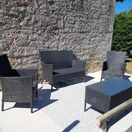 Villa Villa De 2 Chambres Avec Piscine Privee Terrasse Amenagee Et Wifi A Loze