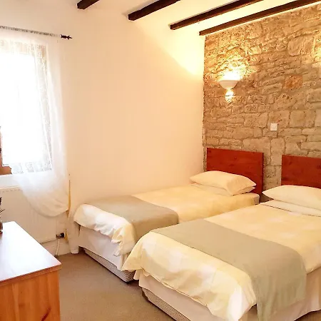 Villa De 2 Chambres Avec Piscine Privee Terrasse Amenagee Et Wifi A Loze Villa